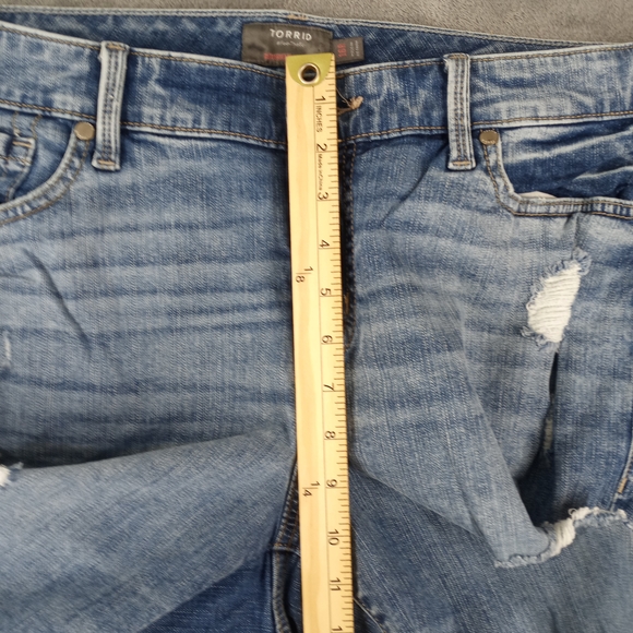 torrid Women's Light Wash Distressed Skinny Jeans Size 16R - Picture 14 of 16